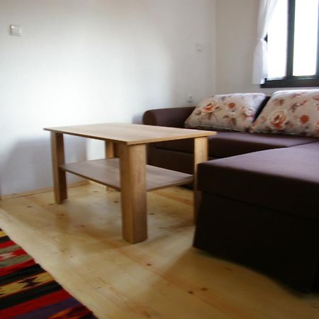 Mutafova Guest House Велики-Преслав Номер фото